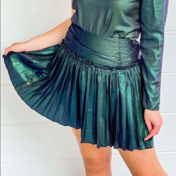 🆕 NWT ✨CURRENT AIR✨METALLIC GREEN PLEATED MERMAID MINI SKIRT - Picture 1 of 8